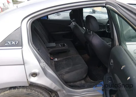 2013 Chrysler 200 Lx z USA, uszkodzony, nr VIN 1C3CCBAB3DN647537